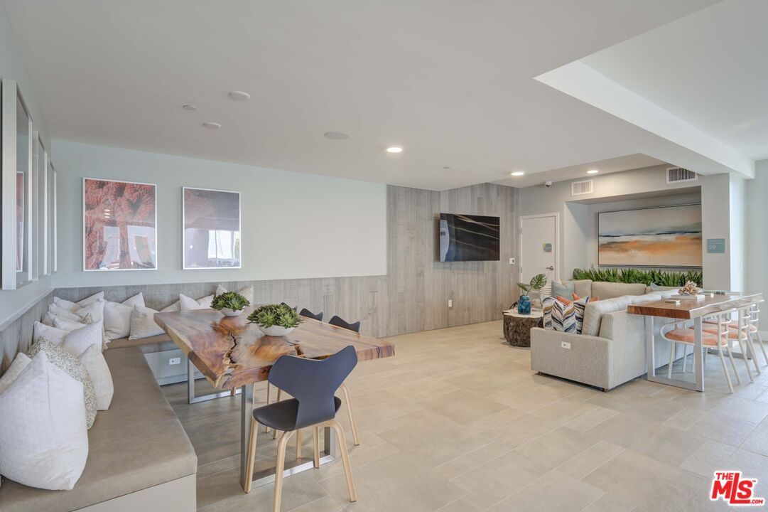 Dining room, Interior, Living room, Recessed Lighting