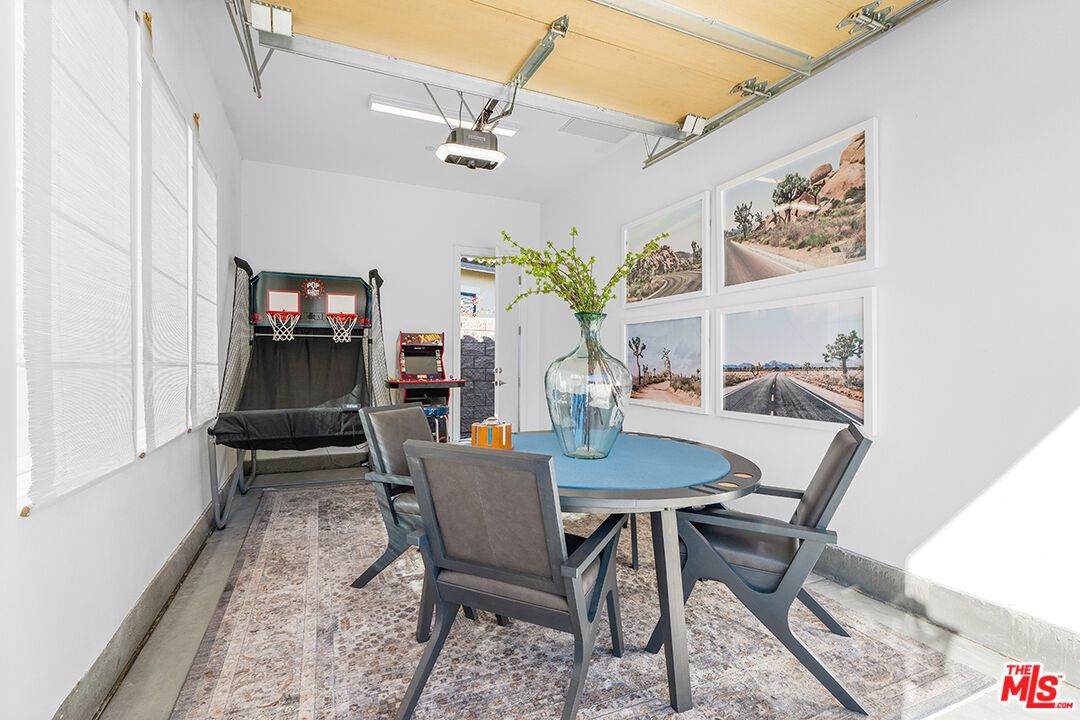Dining room, Interior