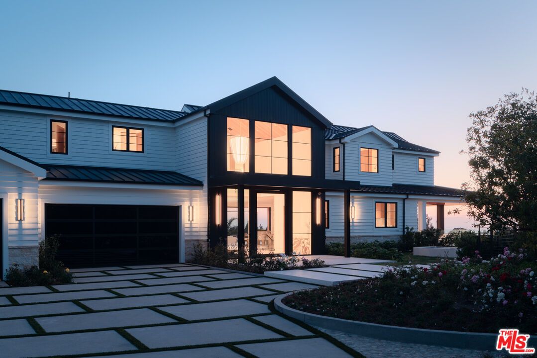 Attached, Exterior, Facade, Farmhouse