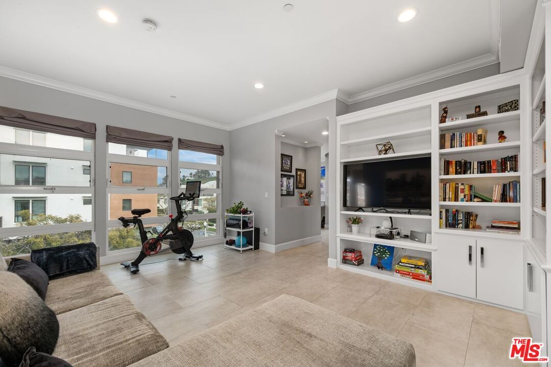 Fitness Equipment, Interior, Living room, Recessed Lighting