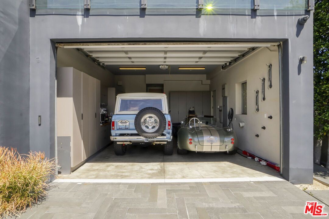 Exterior, Garage