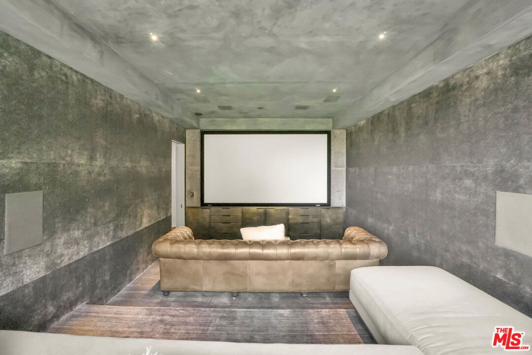 Interior, Projection Screen, Recessed Lighting, Theatre Room