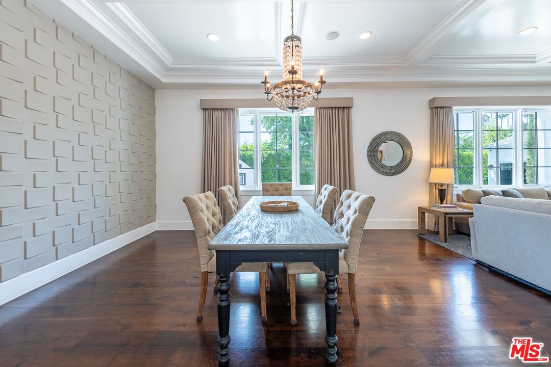Chandelier, Dining room, Interior, Recessed Lighting, Wood Texture Flooring