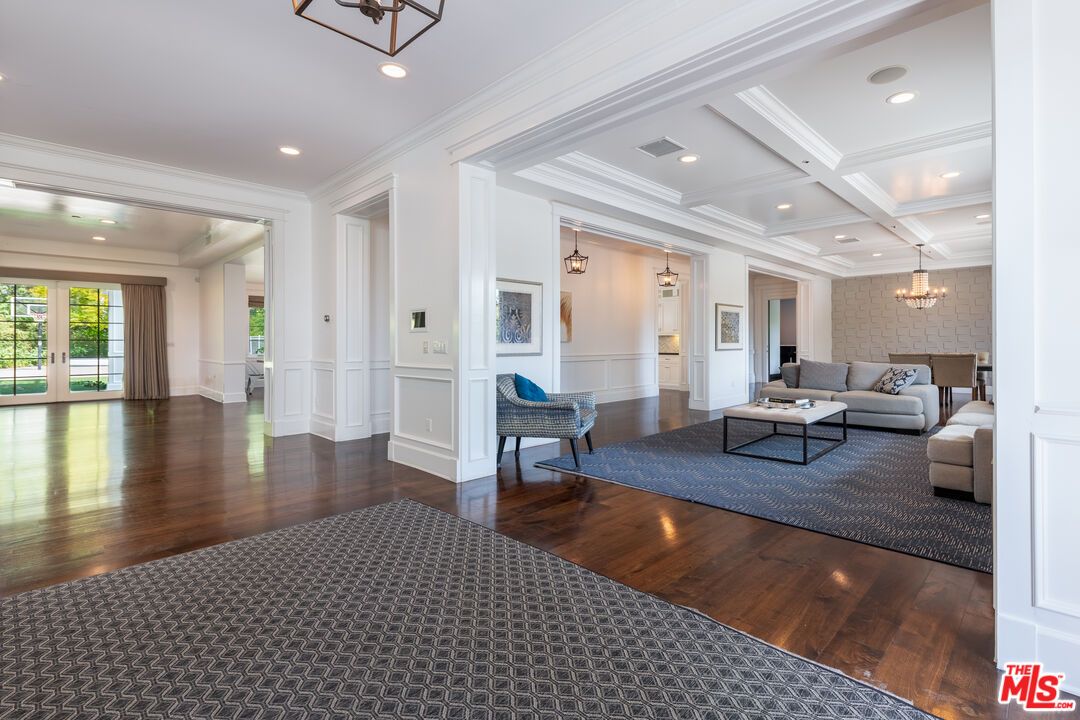 Chandelier, Interior, Living room, Recessed Lighting, Wood Texture Flooring