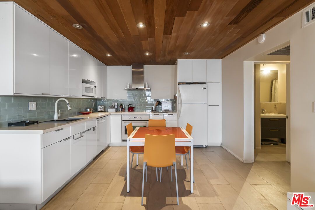 Dining room, Interior, Kitchen, Recessed Lighting, Wooden Ceilings, Wood Texture Flooring