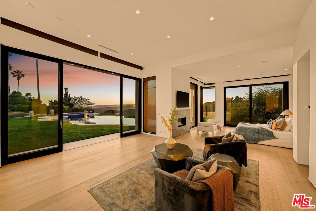 Interior, Living room, Recessed Lighting, Water, Wood Texture Flooring