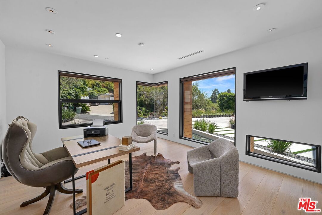 Home Office, Interior, Recessed Lighting, Wood Texture Flooring
