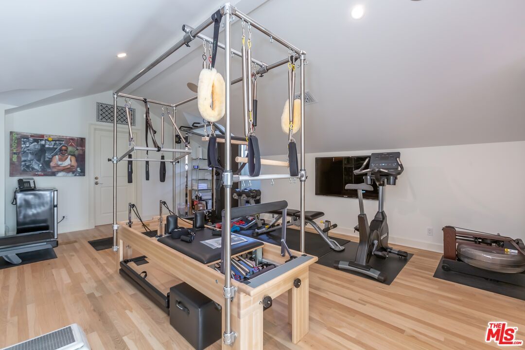 Fitness Equipment, Interior, Recessed Lighting, Wood Texture Flooring