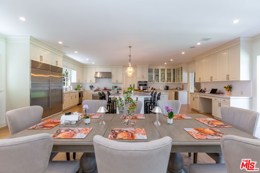Dining room, Interior, Kitchen, Pendant Lights, Recessed Lighting, Stainless Steel Appliances