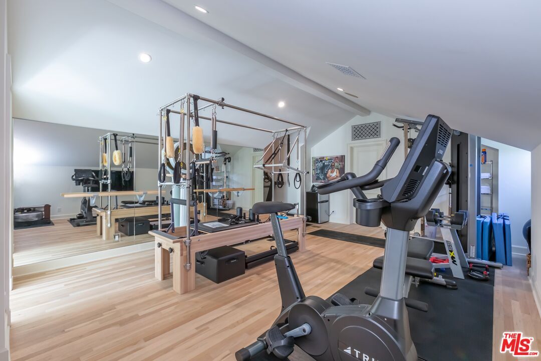 Fitness Equipment, Interior, Recessed Lighting, Wood Texture Flooring