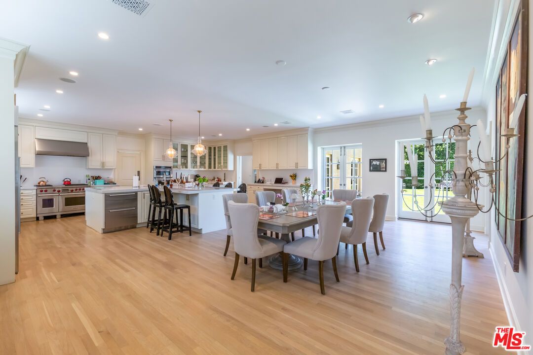 Dining room, Interior, Kitchen, Pendant Lights, Recessed Lighting, Wood Texture Flooring