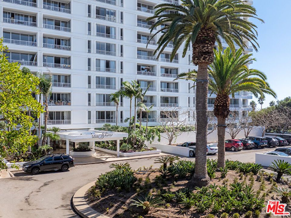 Exterior, Facade, Condo Building