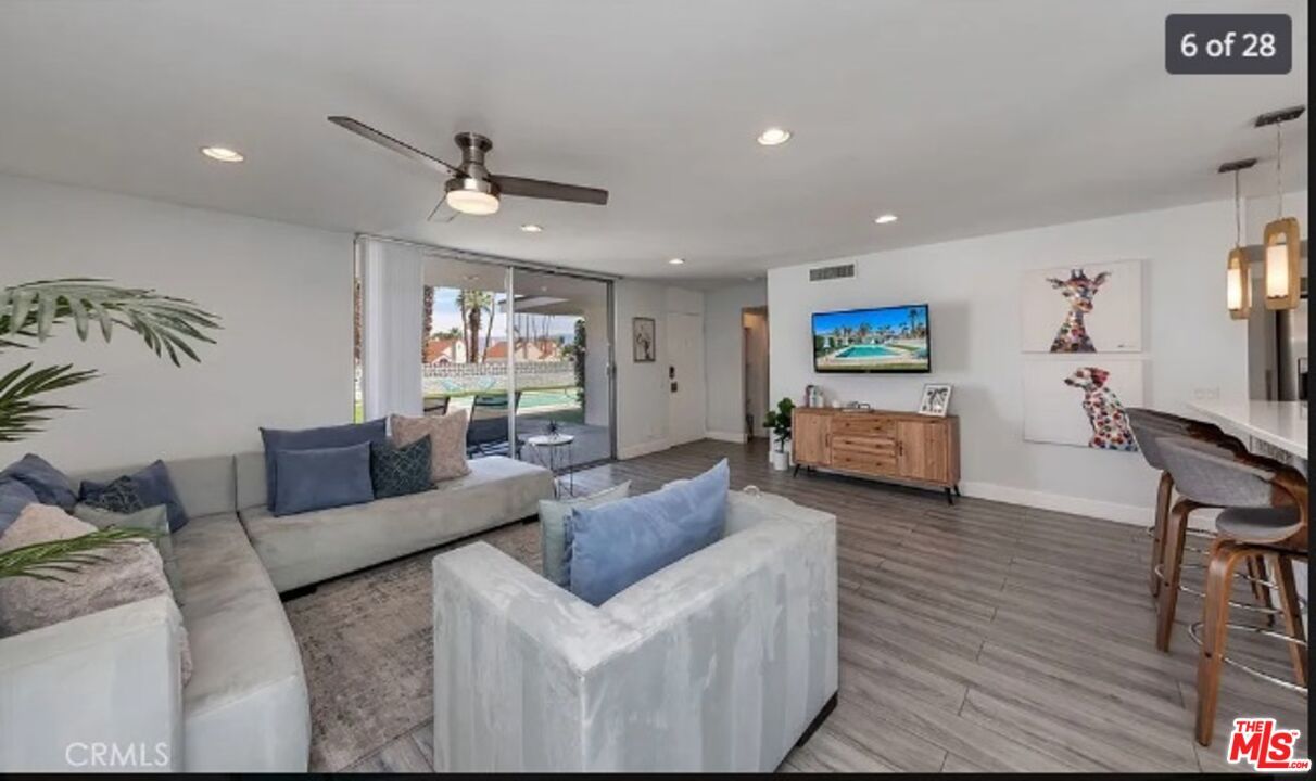Interior, Living room, Pendant Lights, Recessed Lighting, Wood Texture Flooring