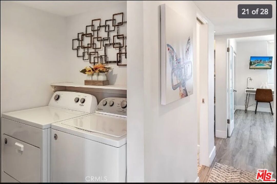 Interior, Washer, Wood Texture Flooring