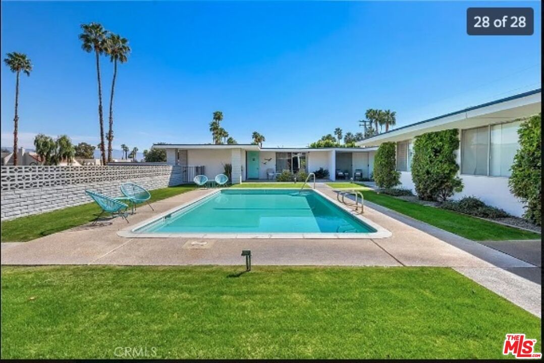 Exterior, Pool