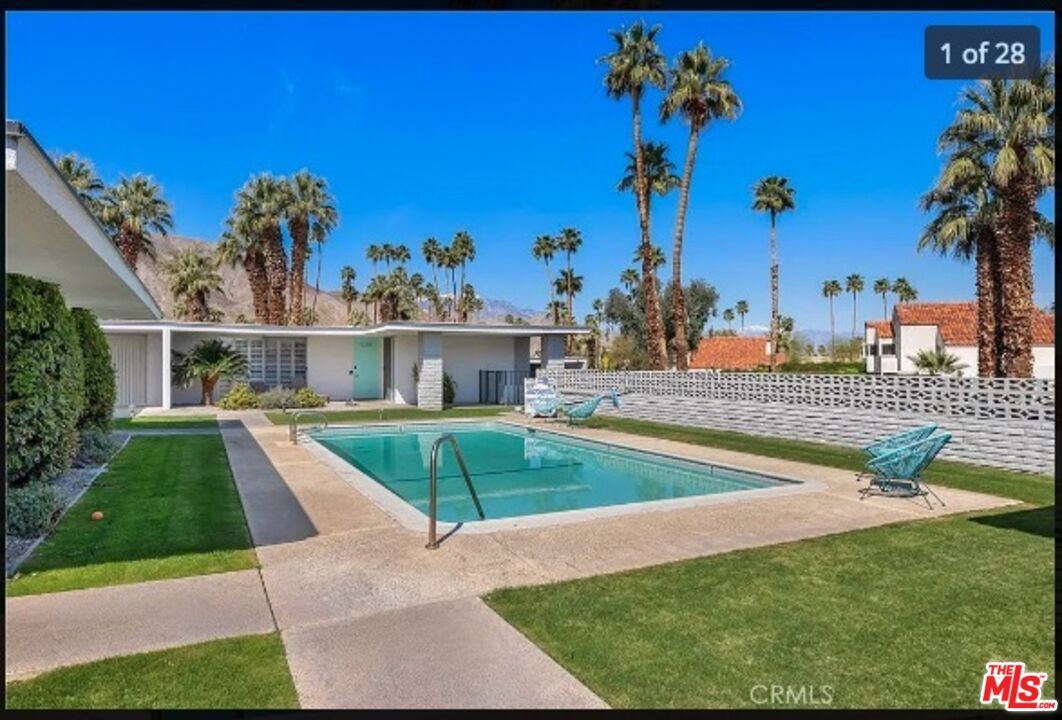 Exterior, Pool