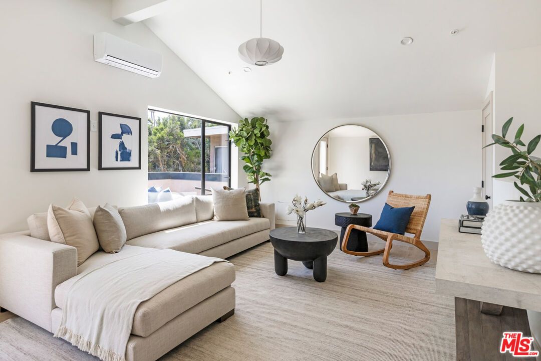 Bedroom, Interior, Living room, Pendant Lights, Recessed Lighting, Wood Texture Flooring