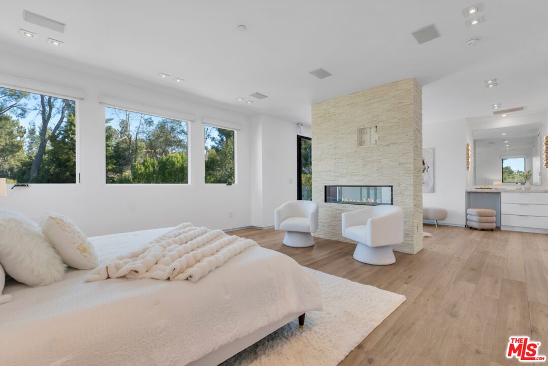 Bedroom, Fireplace, Interior, Recessed Lighting, Wood Texture Flooring