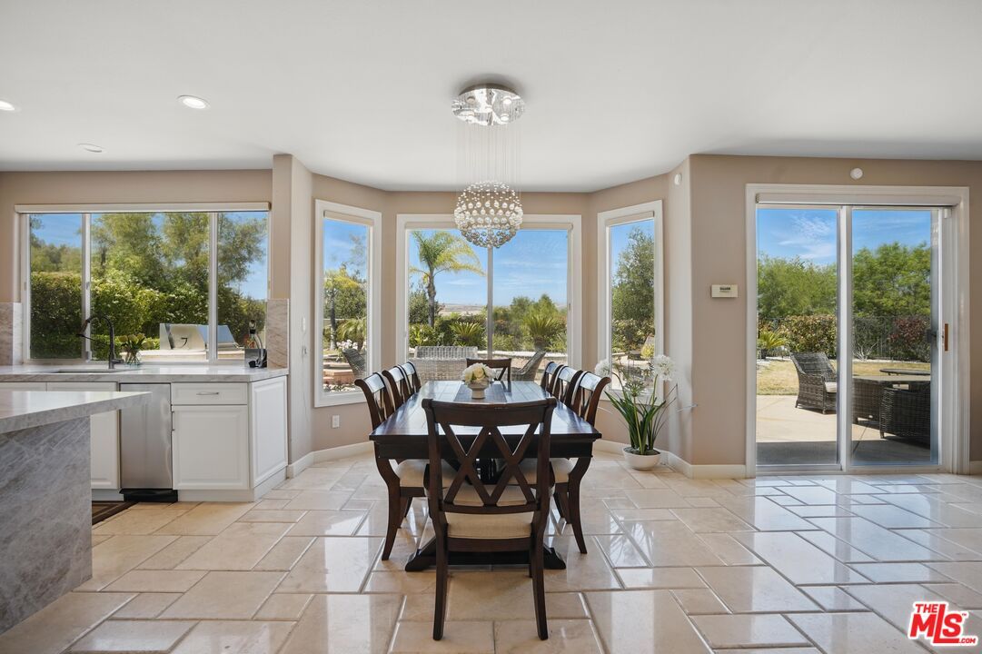 Dining room, Interior, Pendant Lights, Recessed Lighting
