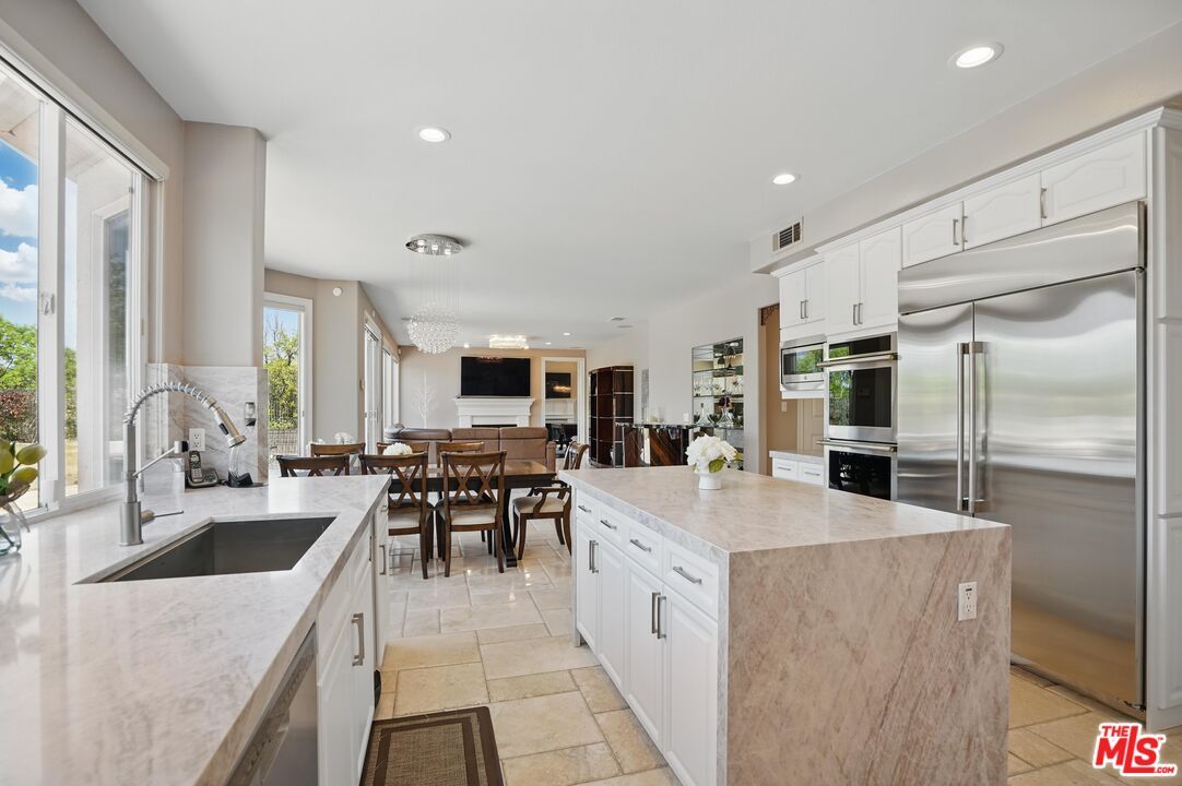 Dining room, Interior, Kitchen, Pendant Lights, Recessed Lighting, Stainless Steel Appliances