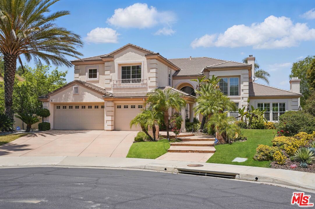 Attached, Exterior, Facade, Mediterranean