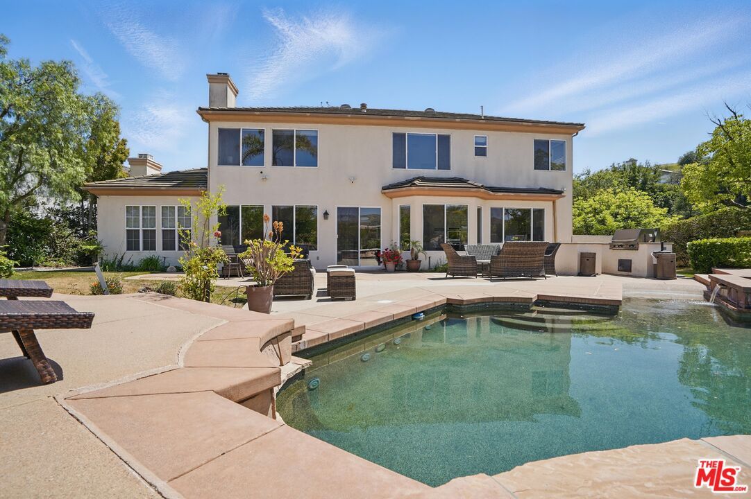 Exterior, Pool