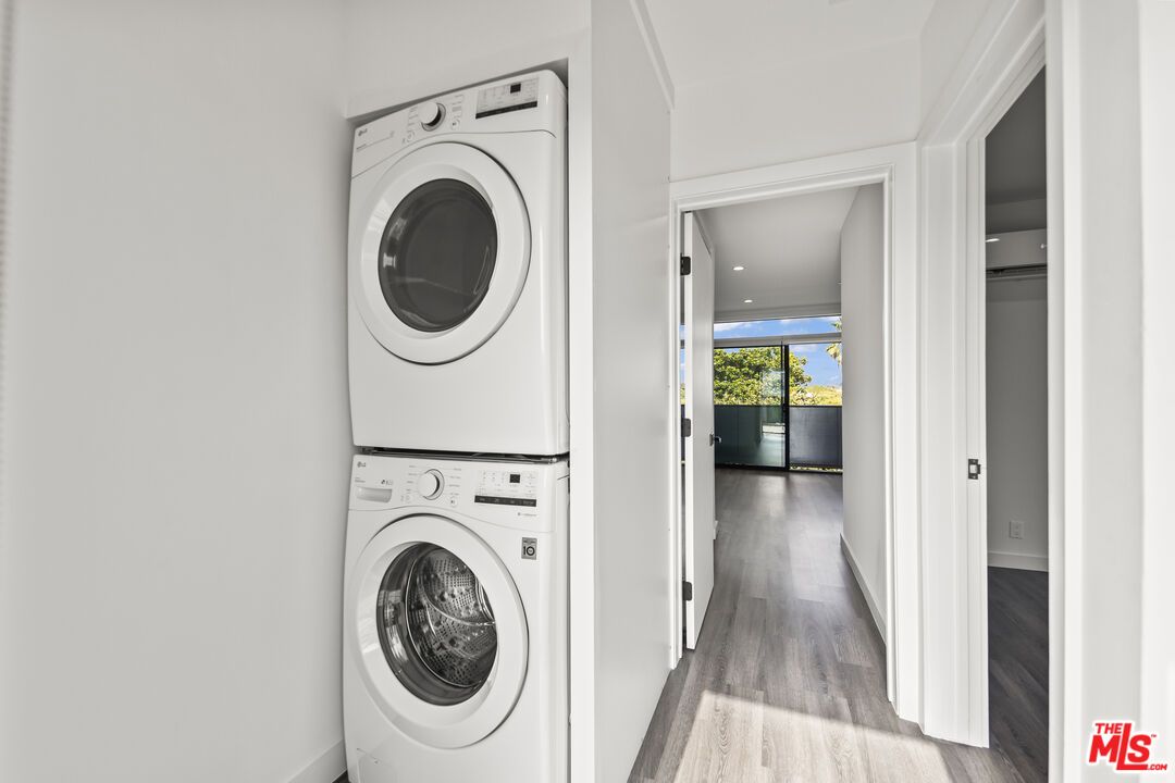 Interior, Recessed Lighting, Utility Closets, Washer, Wood Texture Flooring