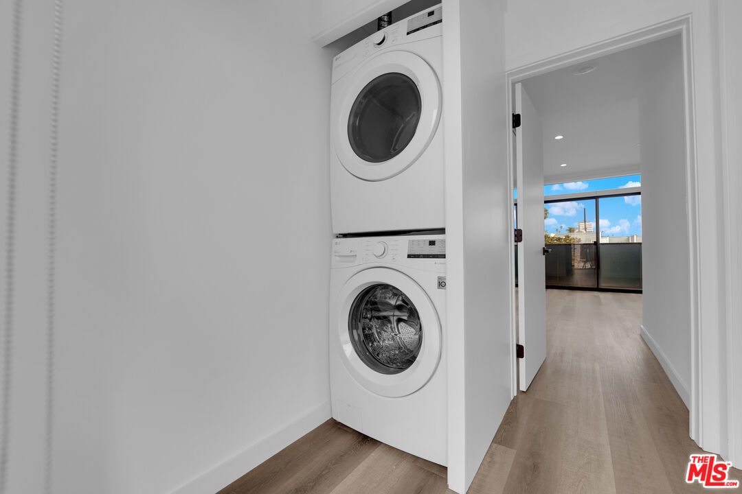 Interior, Recessed Lighting, Utility Closets, Washer, Wood Texture Flooring