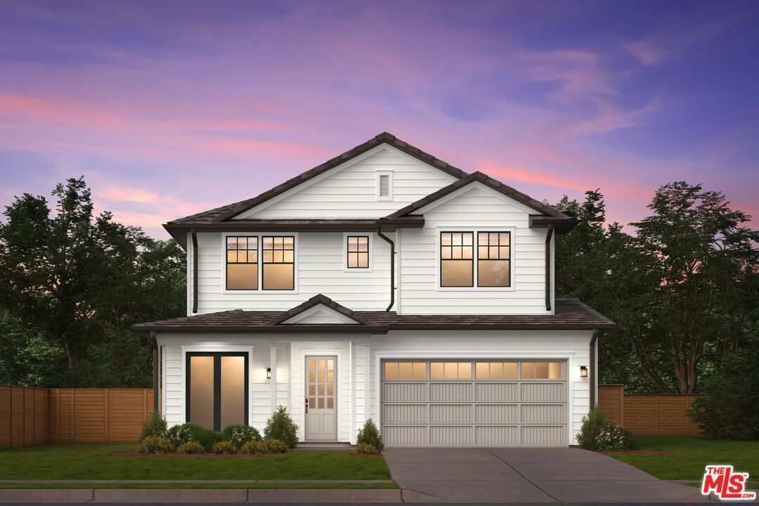 Attached, Exterior, Facade, Farmhouse