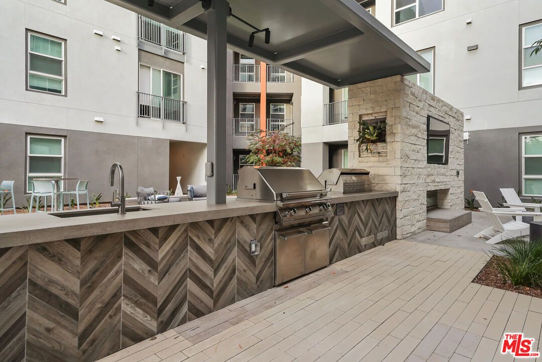 Exterior, Outdoor Kitchen
