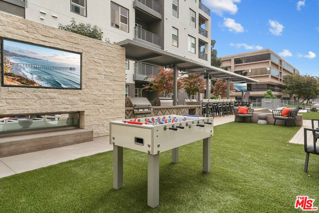 Backyard, Exterior, Outdoor Kitchen