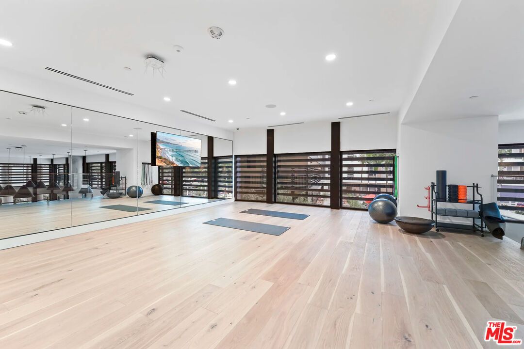 Fitness Equipment, Interior, Recessed Lighting, Wood Texture Flooring