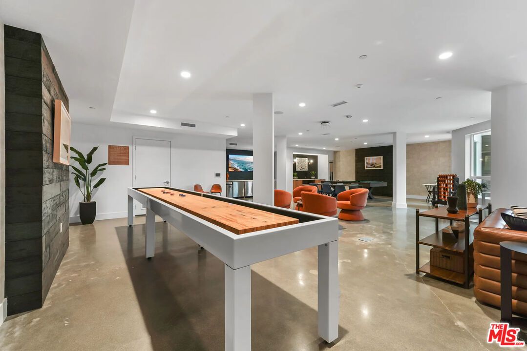 Billiard Table, Game Room, Interior, Recessed Lighting