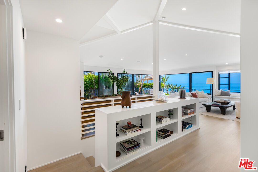 Interior, Living room, Recessed Lighting, Water, Wood Texture Flooring