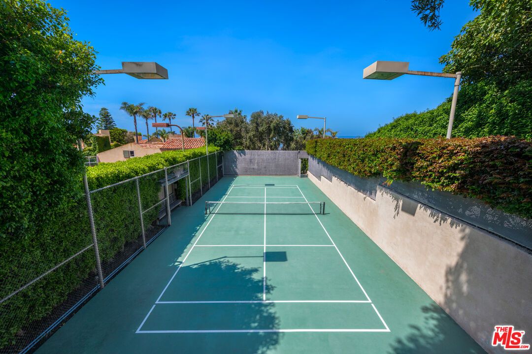 Exterior, Tennis Courts