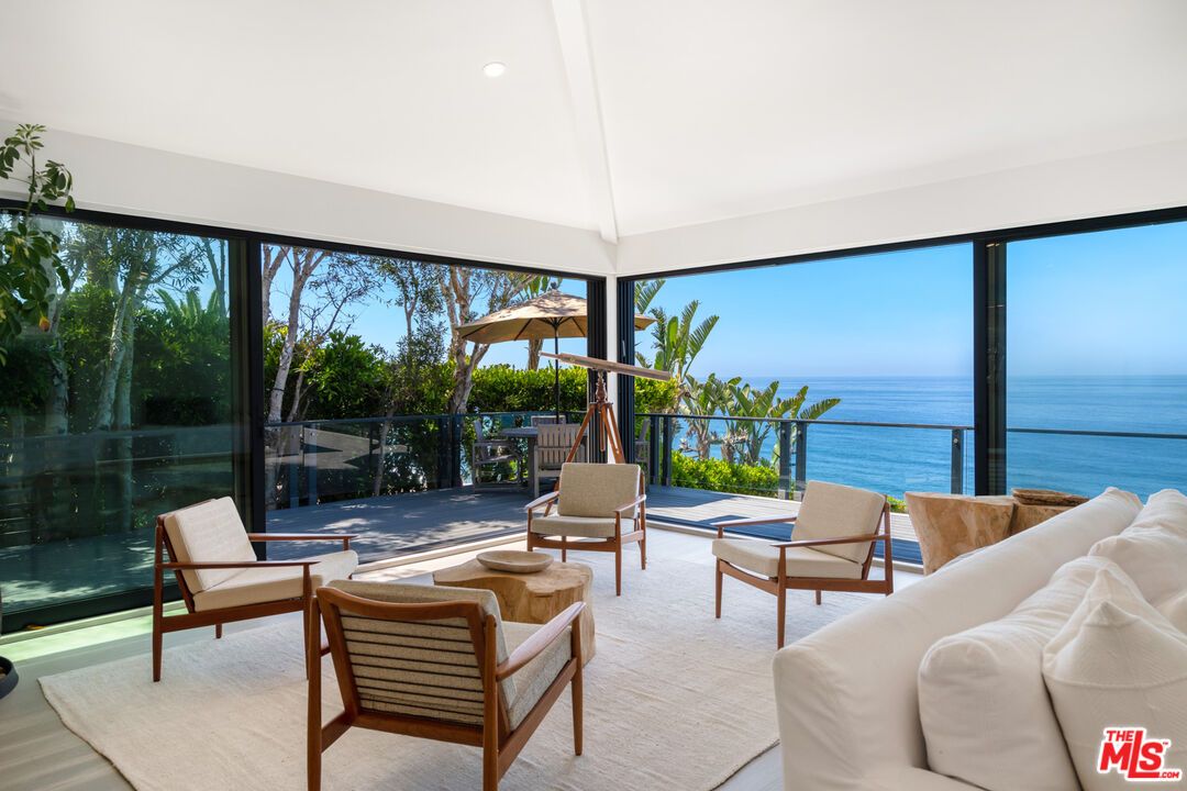 Interior, Living room, Recessed Lighting, Water