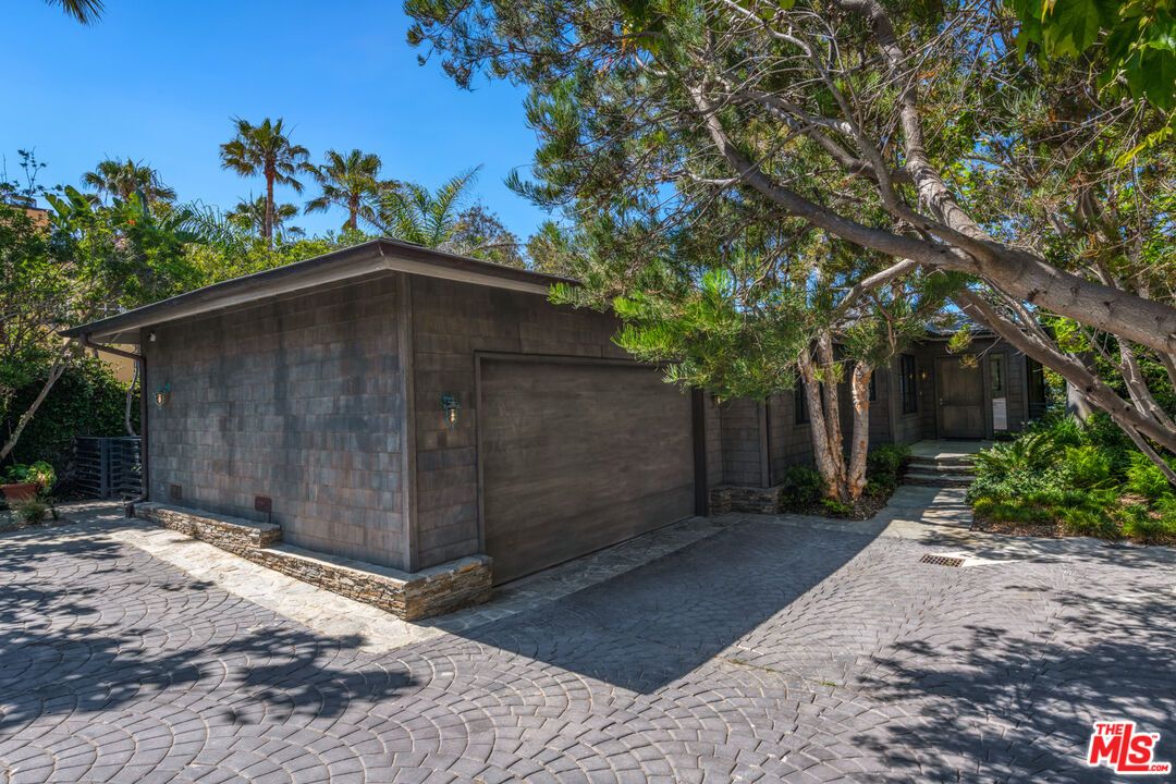 Detached Garage, Exterior