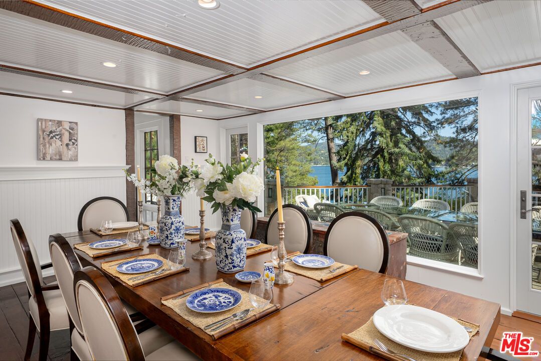 Dining room, Interior, Recessed Lighting