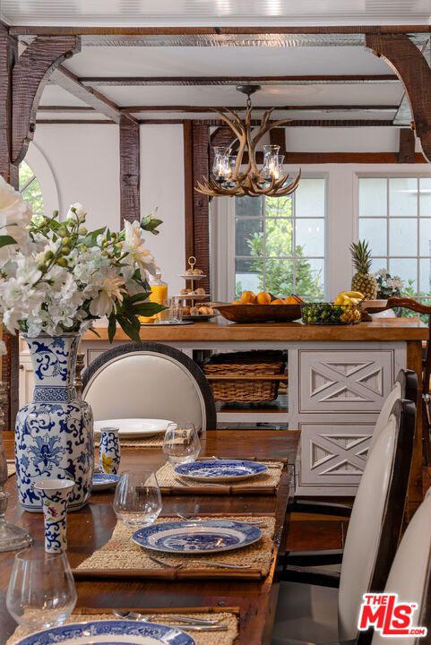 Chandelier, Dining room, Interior