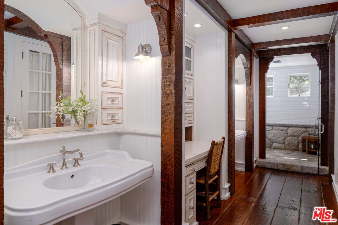 Bathroom, Interior, Recessed Lighting, Wood Texture Flooring