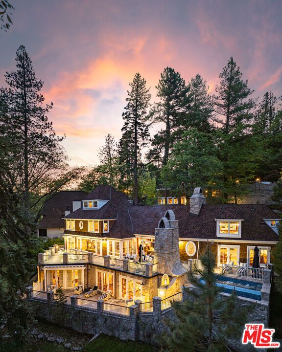 Exterior, Facade, None