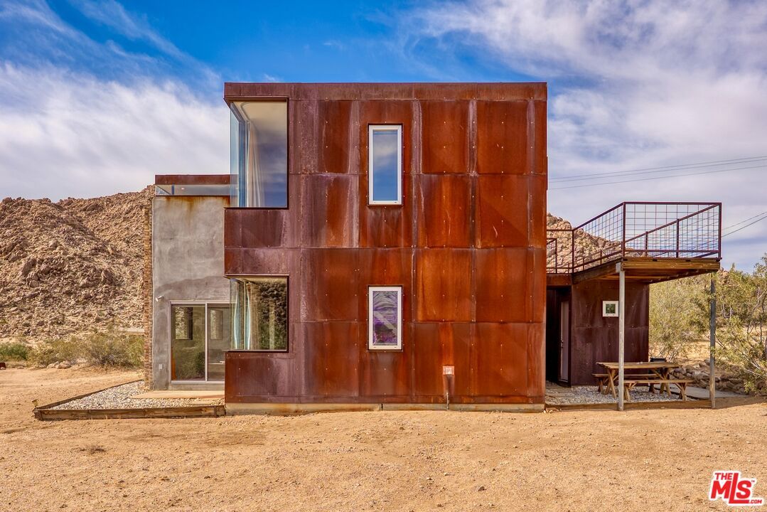 Backyard, Exterior, Facade, Modern