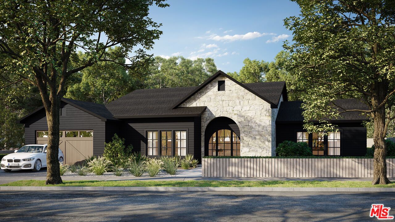 Exterior, Facade, Ranch
