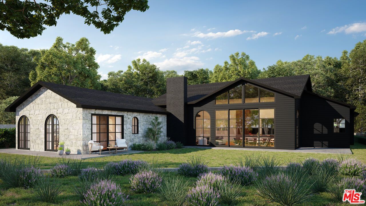 Backyard, Exterior, Facade, Ranch