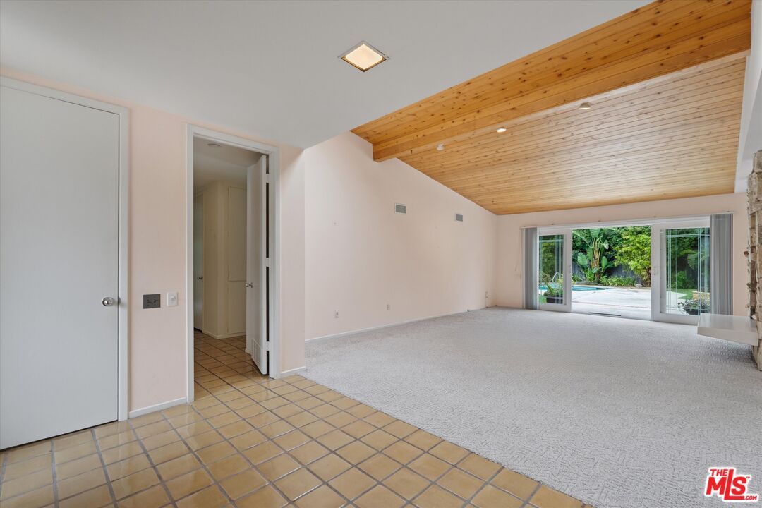 Empty room, Interior, Recessed Lighting, Wooden Ceilings