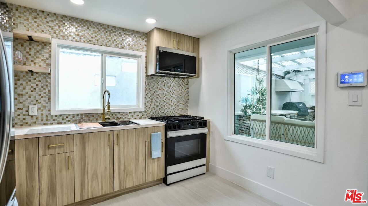 Bathroom, Interior, Kitchen, Recessed Lighting, Wood Texture Flooring