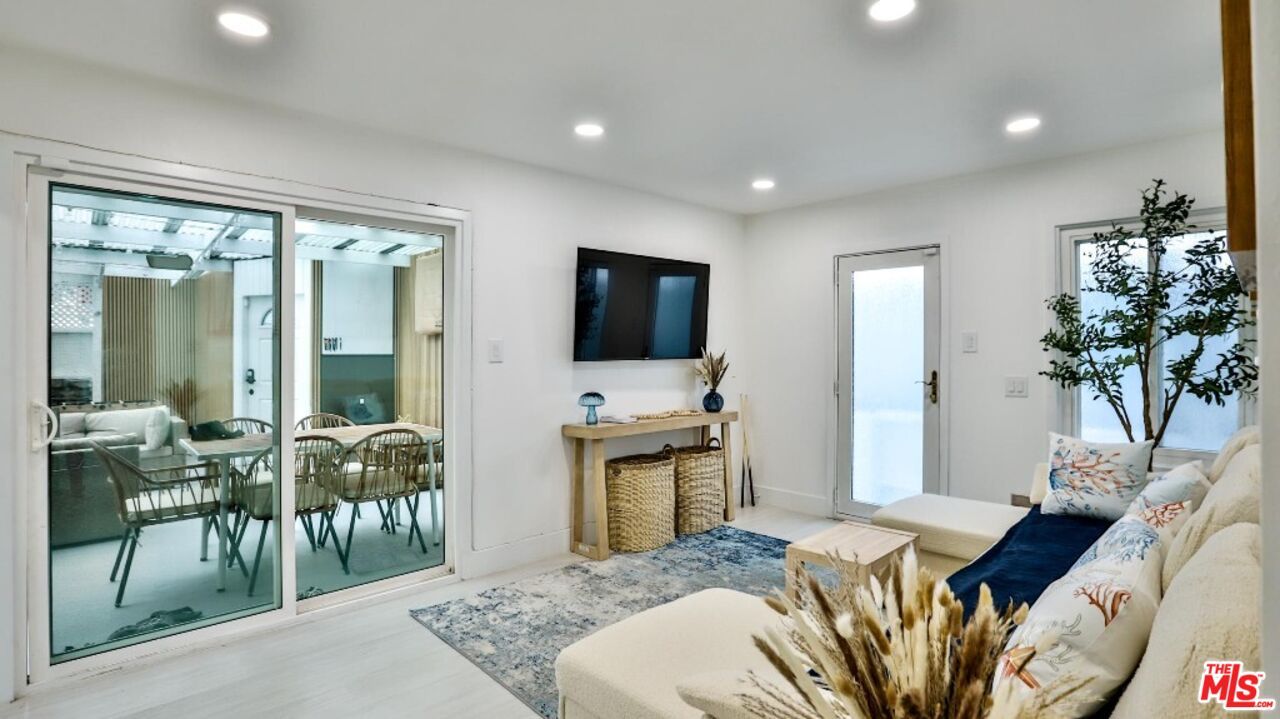 Dining room, Interior, Living room, Recessed Lighting, Wood Texture Flooring