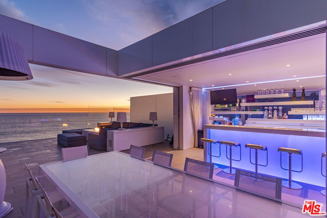 Exterior, Recessed Lighting, Water