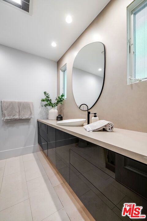 Bathroom, Dual Sink Vanities, Interior, Recessed Lighting