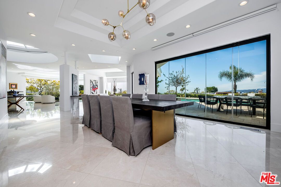 Dining room, Interior, Pendant Lights, Recessed Lighting